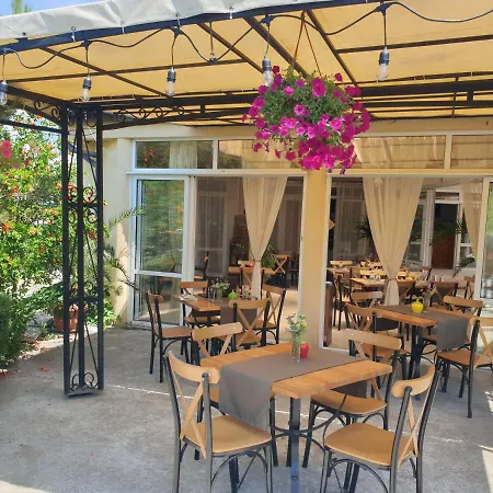 Feniks Hotel 3*