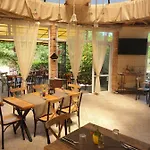 מלון Feniks 3*
