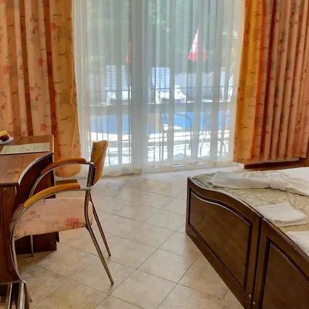 ホテル Feniks ロゼネッツ