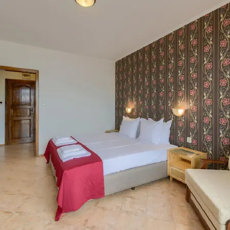 Hotell Feniks 3*
