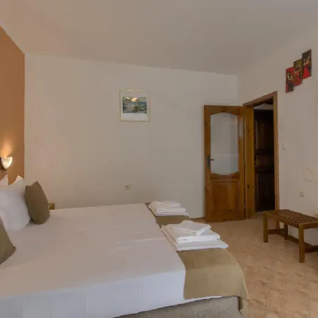 Feniks Hotell 3*