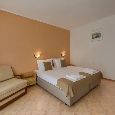 Hotell Feniks 3*